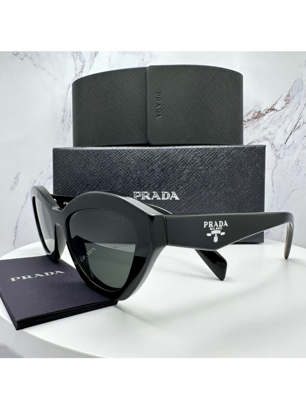 New PRADA Sunglasses Black Butterfly Cat Eye Logo Symbole Logo New